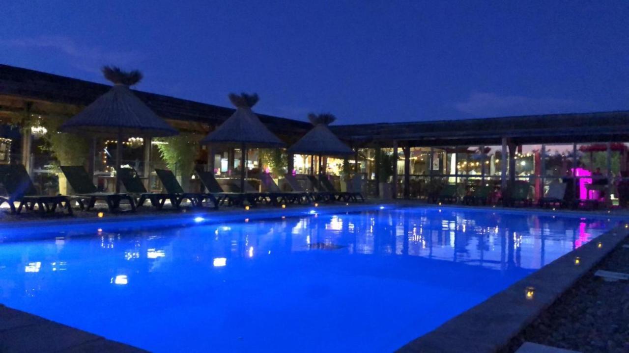 Lodges En Provence - Ecogites & Restaurant Insolites Richerenches Exterior photo